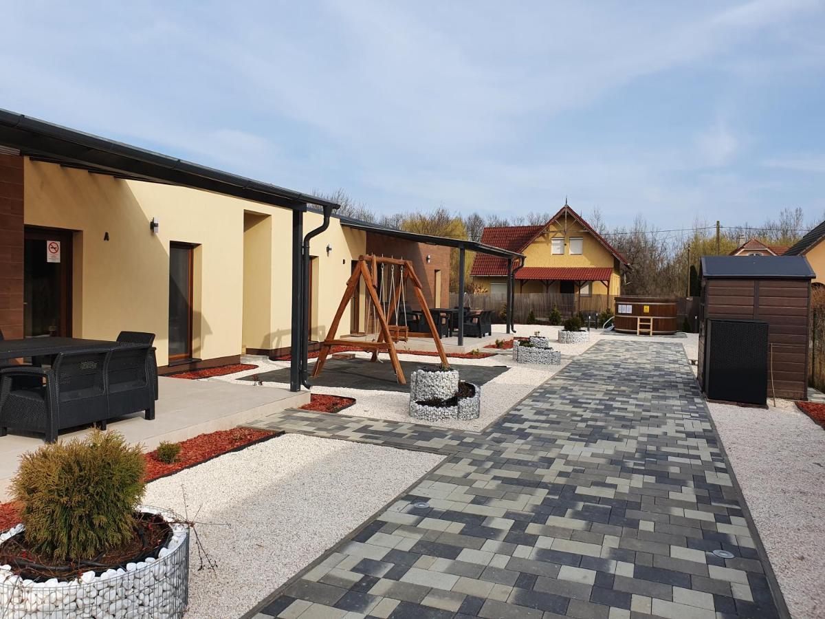 H&H Apartments Poroszló Dış mekan fotoğraf